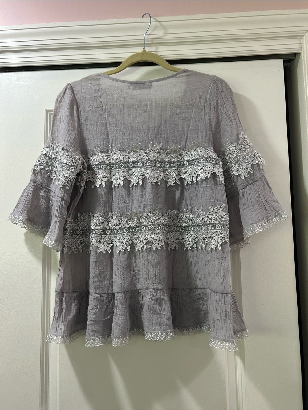 Solitaire Gray Lace-Trim Tunic Top sz S - Picture 2 of 7